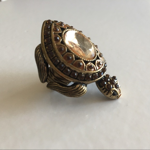 ⭐️ Stretchy bronze colored turtle ring with crystals - Picture 3 of 9